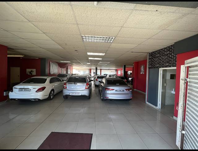 921M² SHOWROOM FOR SALE IN PAROW CENTRAL